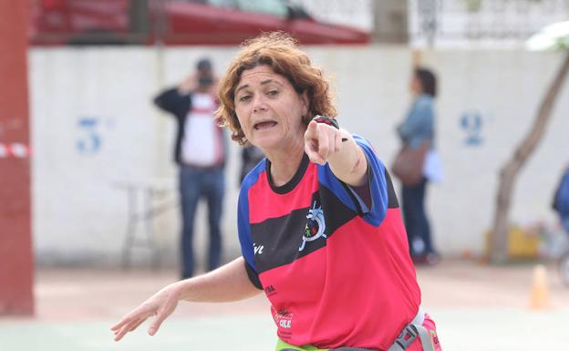 Mari Carmen Barea da instrucciones durante un entrenamiento. 