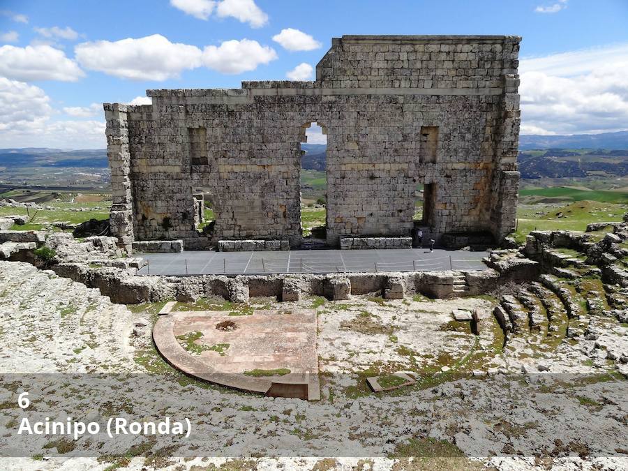 Situada en la zona nordeste de Ronda, a unos 20 kilómetros del casco urbano, se puede visitar lo que fue una importante ciudad romana, que precedió en el tiempo a Arunda, la cual se ubicó en el actual casco urbano. Todo el reportaje completo  aquí