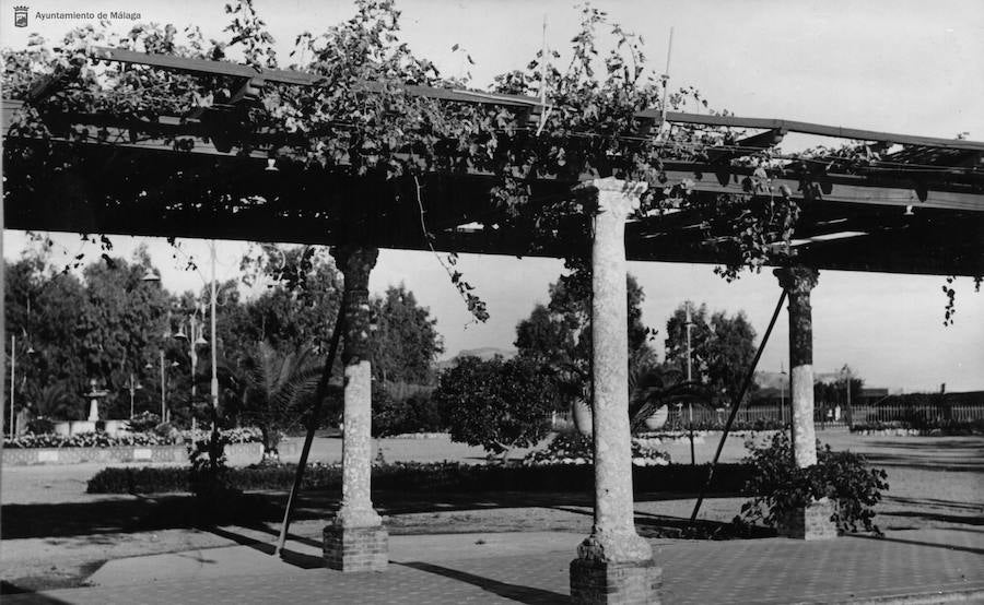 Hasta la inauguración del Balneario de los Baños del Carmen, en 1918 siguiendo el concepto de Santander o San Sebastián, hombres y mujeres se bañaban por separado, en albercas de agua templada y en espacios cerrados