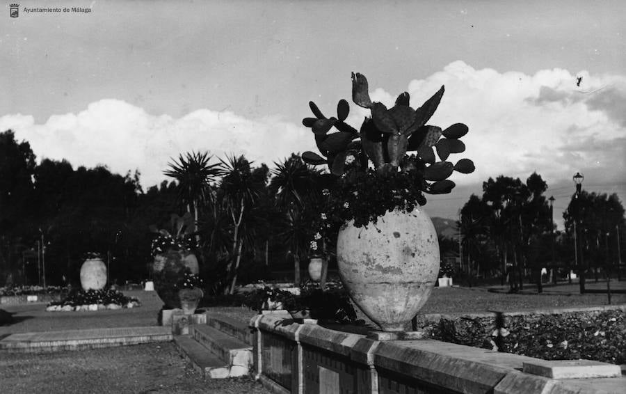 Hasta la inauguración del Balneario de los Baños del Carmen, en 1918 siguiendo el concepto de Santander o San Sebastián, hombres y mujeres se bañaban por separado, en albercas de agua templada y en espacios cerrados