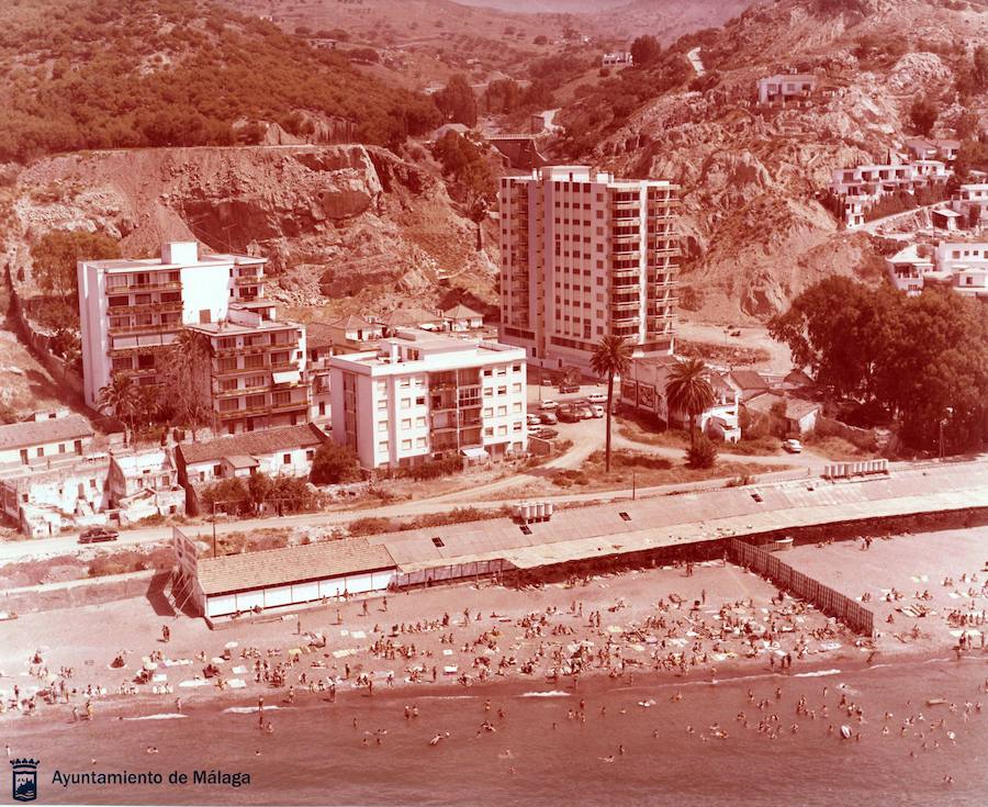 Hasta la inauguración del Balneario de los Baños del Carmen, en 1918 siguiendo el concepto de Santander o San Sebastián, hombres y mujeres se bañaban por separado, en albercas de agua templada y en espacios cerrados