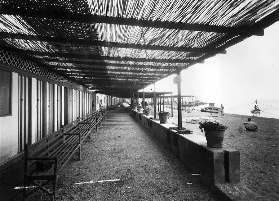 Hasta la inauguración del Balneario de los Baños del Carmen, en 1918 siguiendo el concepto de Santander o San Sebastián, hombres y mujeres se bañaban por separado, en albercas de agua templada y en espacios cerrados