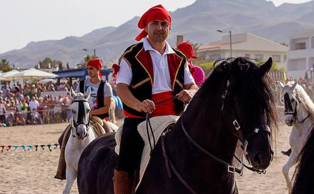 Del 8 al 10 de junio, Mojácar celebra una fiesta temática que recuerda su pasado. 