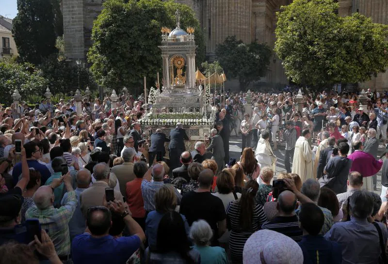 La procesión volvió a celebrarse en horario matutino y estrenó recorrido