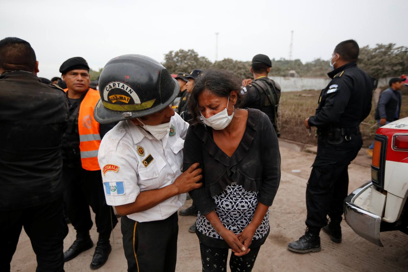 La erupción del volcán de Fuego en Guatemala ha causado al menos una treintena de muertos, aunque la cifra sigue aumentando. Las fuerzas de seguridad y salvamento se han movilizado para salvaguardar a los afectados que se cuentan por miles.