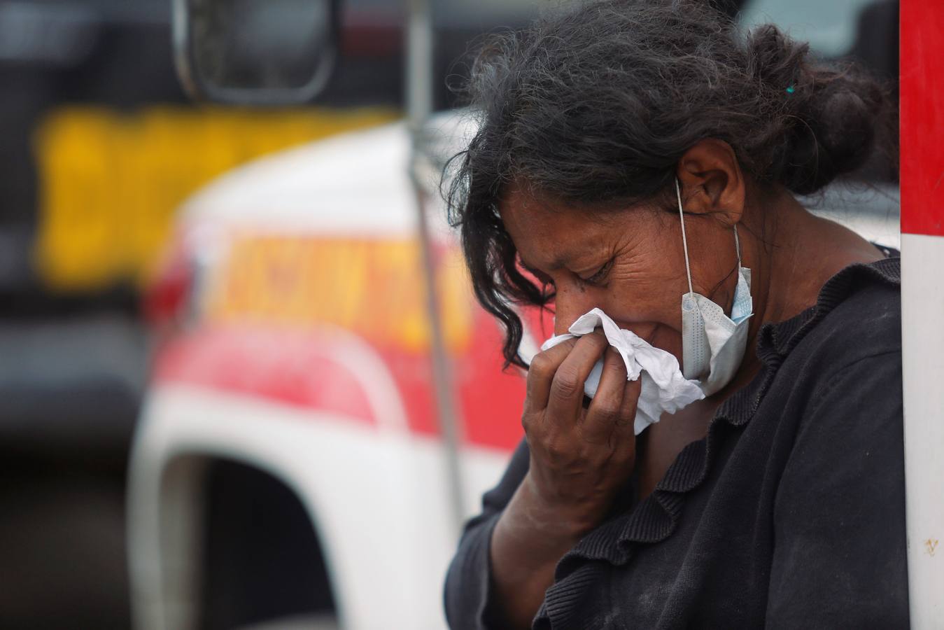 La erupción del volcán de Fuego en Guatemala ha causado al menos una treintena de muertos, aunque la cifra sigue aumentando. Las fuerzas de seguridad y salvamento se han movilizado para salvaguardar a los afectados que se cuentan por miles.