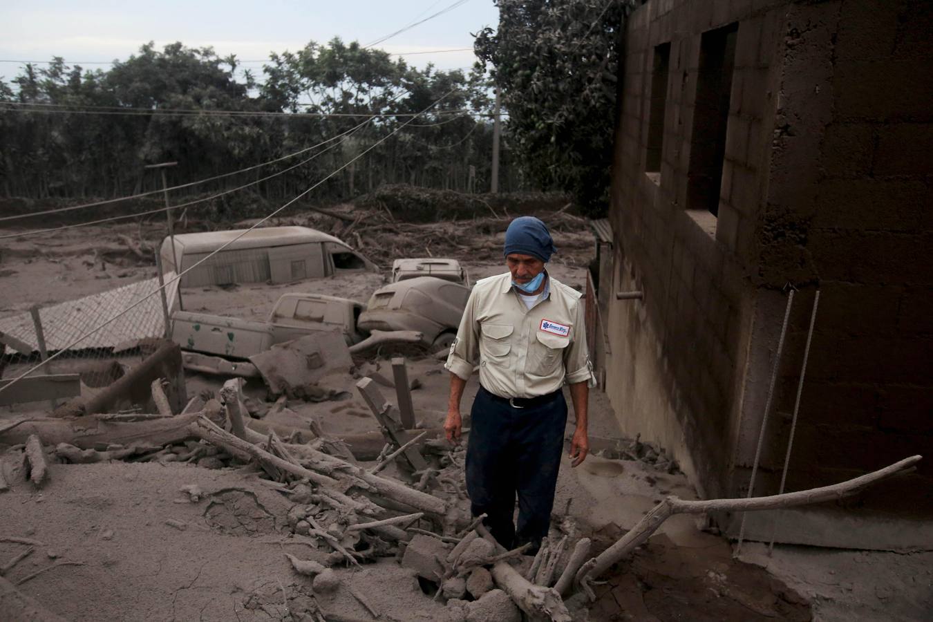 La erupción del volcán de Fuego en Guatemala ha causado al menos una treintena de muertos, aunque la cifra sigue aumentando. Las fuerzas de seguridad y salvamento se han movilizado para salvaguardar a los afectados que se cuentan por miles.