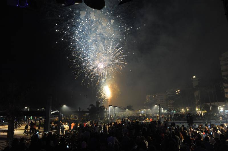 Los fuegos artificiales y el pregón de Concha Montes dan el pistoletazo de salida a las fiestas de San Bernabé