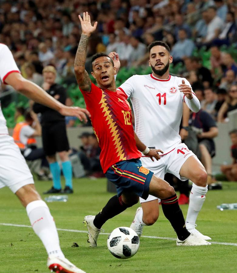 Un tanto de Iago Aspas en la recta final del choque sirvió para que España se adjudicase la victoria en el Krasnodar Stadium, tras un partido en el que 'La Roja' sufrió más de lo previsto ante la selección africana.