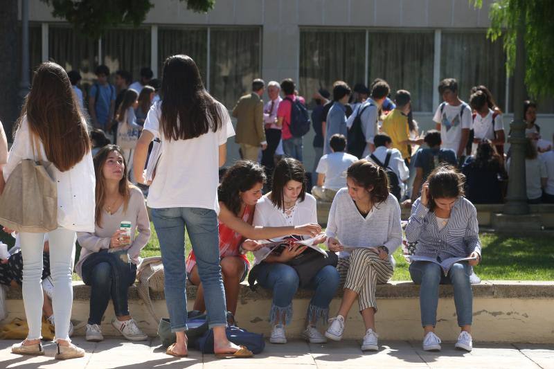 Casi 7.400 estudiantes realizan entre hoy y el jueves las pruebas de acceso y admisión a la universidad 