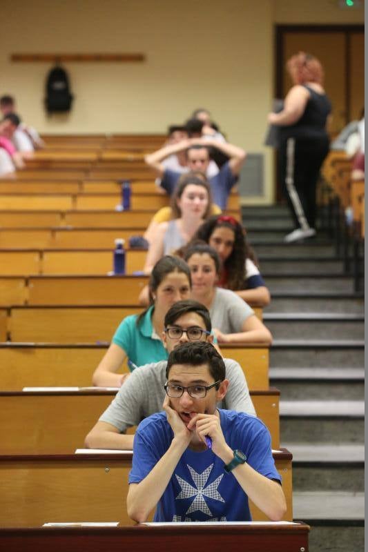 Casi 7.400 estudiantes realizan entre hoy y el jueves las pruebas de acceso y admisión a la universidad 