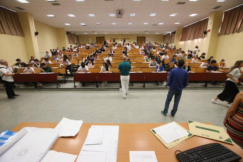 Casi 7.400 estudiantes realizan entre hoy y el jueves las pruebas de acceso y admisión a la universidad 