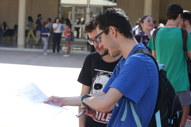 Casi 7.400 estudiantes realizan entre hoy y el jueves las pruebas de acceso y admisión a la universidad 