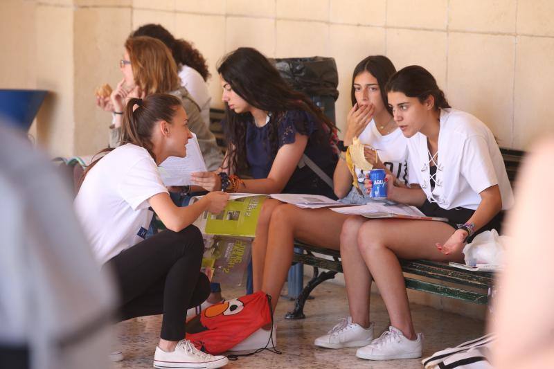 Casi 7.400 estudiantes realizan entre hoy y el jueves las pruebas de acceso y admisión a la universidad 