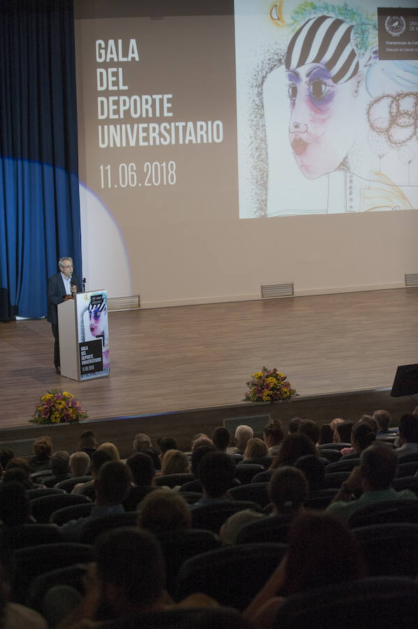 La Universidad premia al UMA Antequera y al Málaga femenino, entre otros, y recuerda a la figura de Carlos Serra