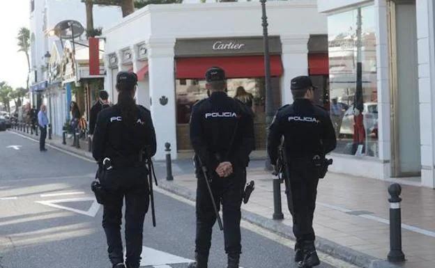 Asuntos Internos detiene a un policía nacional de Marbella