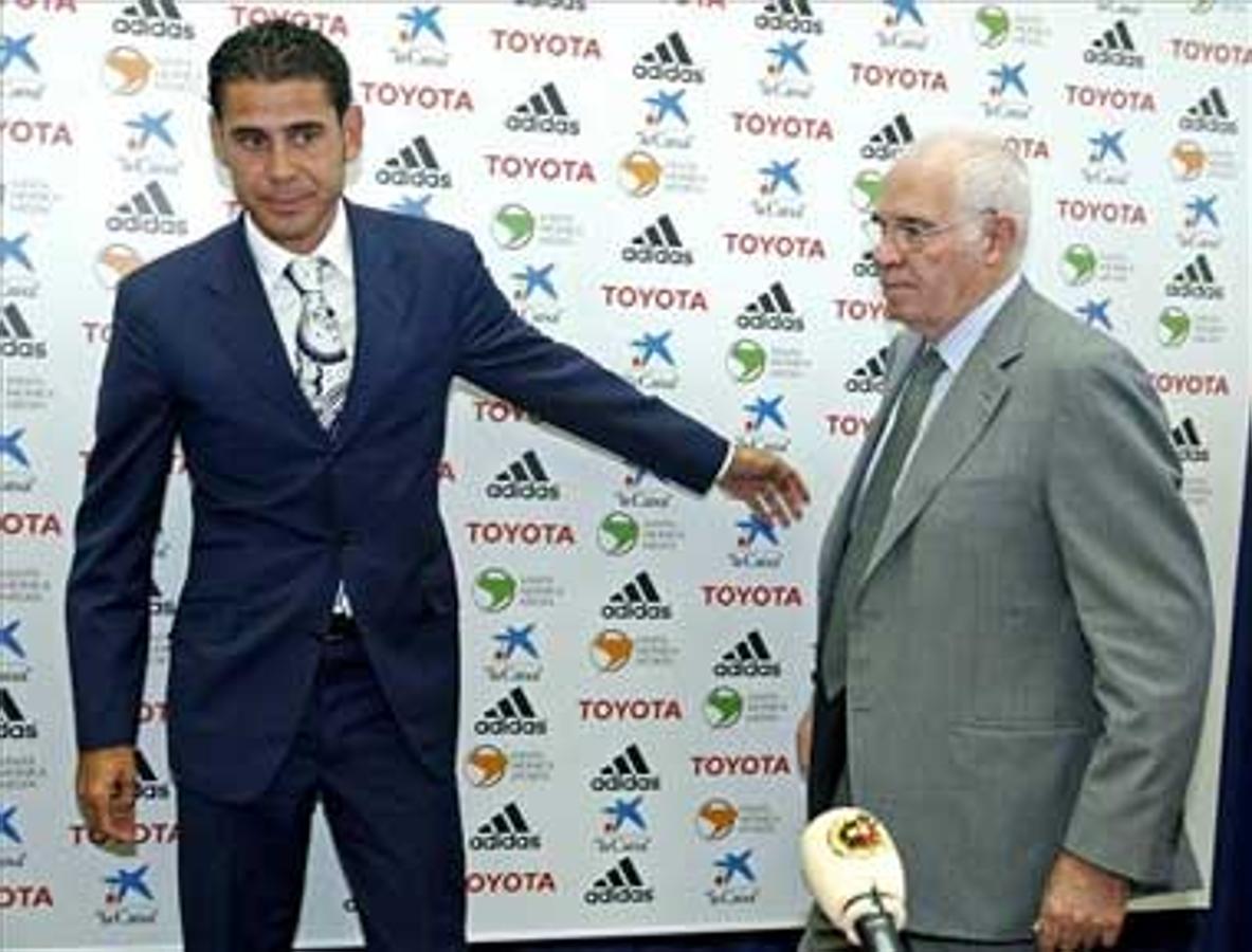 En el verano de 2007, Hierro se incorporó a la Real Federación Española de Fútbol como Director Deportivo, con la que consiguió el Campeonato de Europa y el Campeonato del Mundo en 2010.