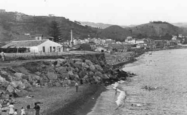 Imagen principal - Antigua cala junto a la que se construyó la residencia militar. Antigua cala junto a la que se construyó la residencia militar. Antonio Martín posa con su hijo Álvaro a las puertas de su negocio, que aún se llamaba solo con la inicial: A. Martín.