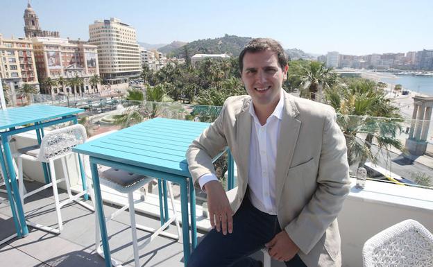 Albert Rivera, ayer en la terraza del hotel Room Mate Valeria 