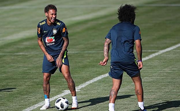 Neymar, en un entrenamiento con Brasil.
