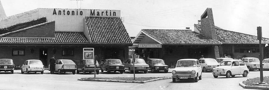 Antonio Martín, en los 70, cuando ya era conocido como uno de los mejores restaurantes de la ciudad.   Lee aquí el reportaje completo sobre el origen de La Malagueta