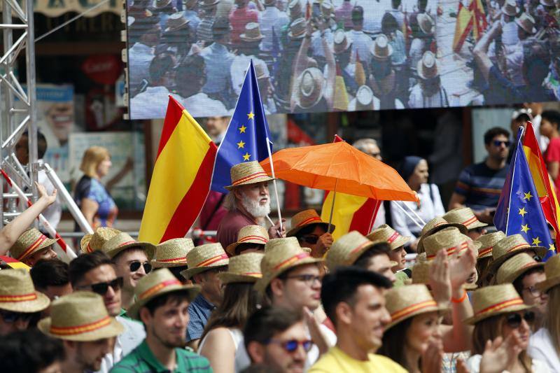 Rivera exhibe «patriotismo» en Málaga para contrarrestar el golpe de efecto de Sánchez