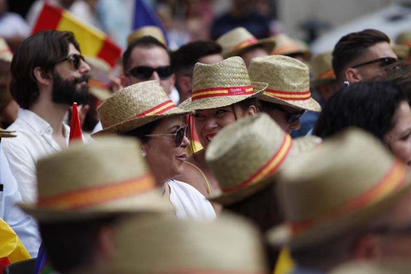 Rivera exhibe «patriotismo» en Málaga para contrarrestar el golpe de efecto de Sánchez