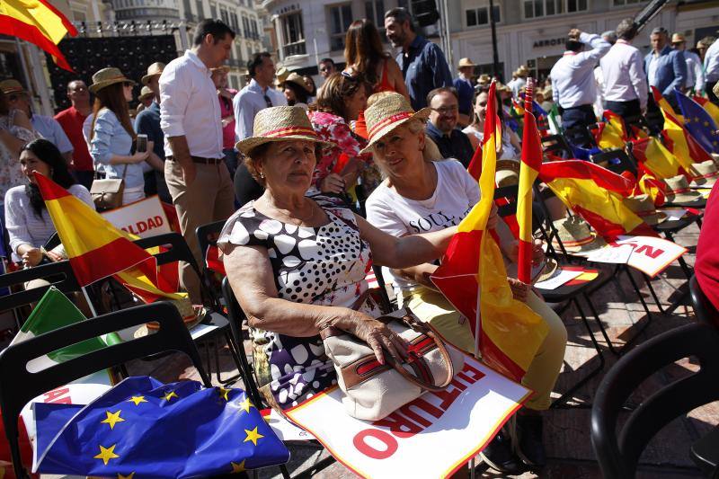 Rivera exhibe «patriotismo» en Málaga para contrarrestar el golpe de efecto de Sánchez