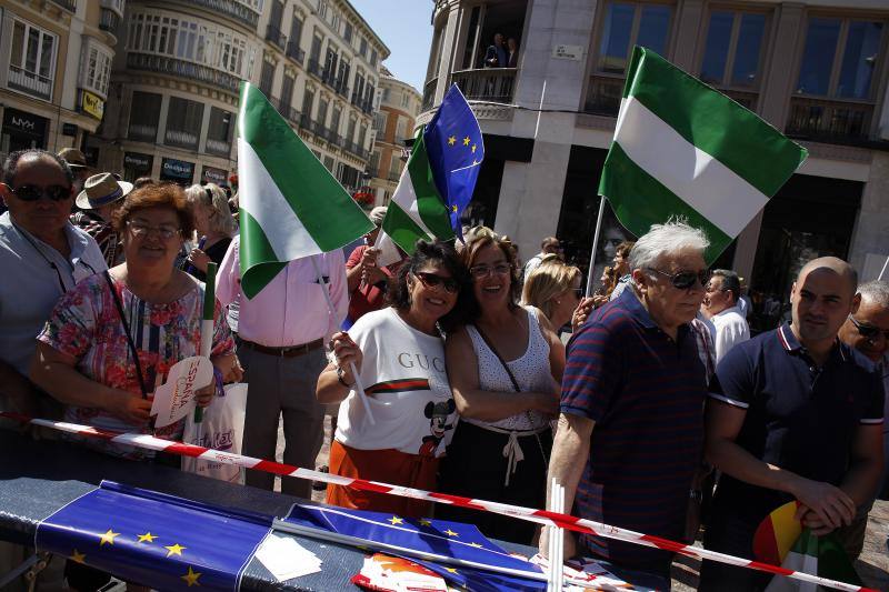 Rivera exhibe «patriotismo» en Málaga para contrarrestar el golpe de efecto de Sánchez