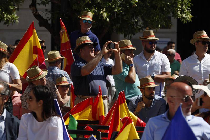 Rivera exhibe «patriotismo» en Málaga para contrarrestar el golpe de efecto de Sánchez
