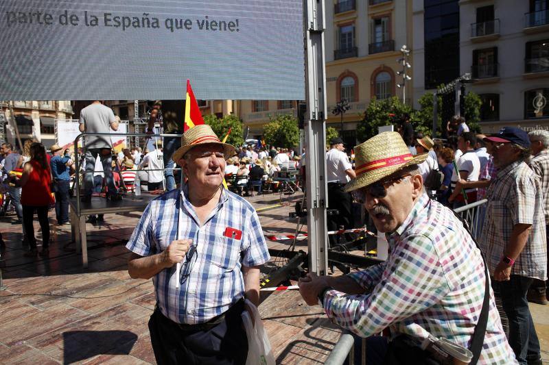 Rivera exhibe «patriotismo» en Málaga para contrarrestar el golpe de efecto de Sánchez