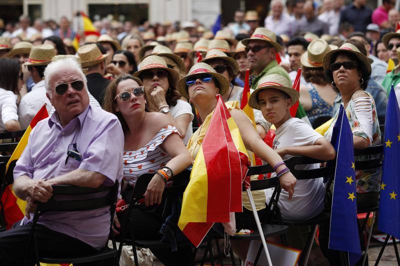 Rivera exhibe «patriotismo» en Málaga para contrarrestar el golpe de efecto de Sánchez