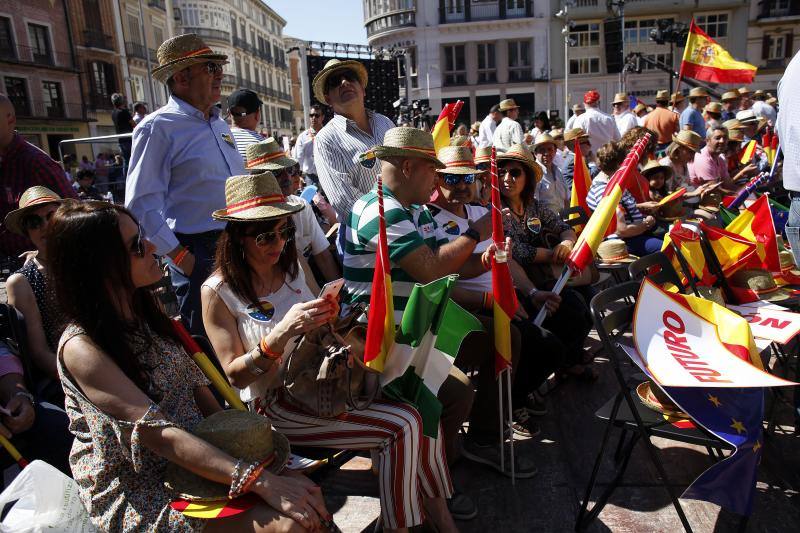 Rivera exhibe «patriotismo» en Málaga para contrarrestar el golpe de efecto de Sánchez