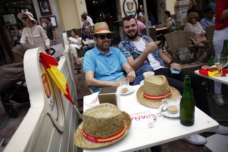 Rivera exhibe «patriotismo» en Málaga para contrarrestar el golpe de efecto de Sánchez