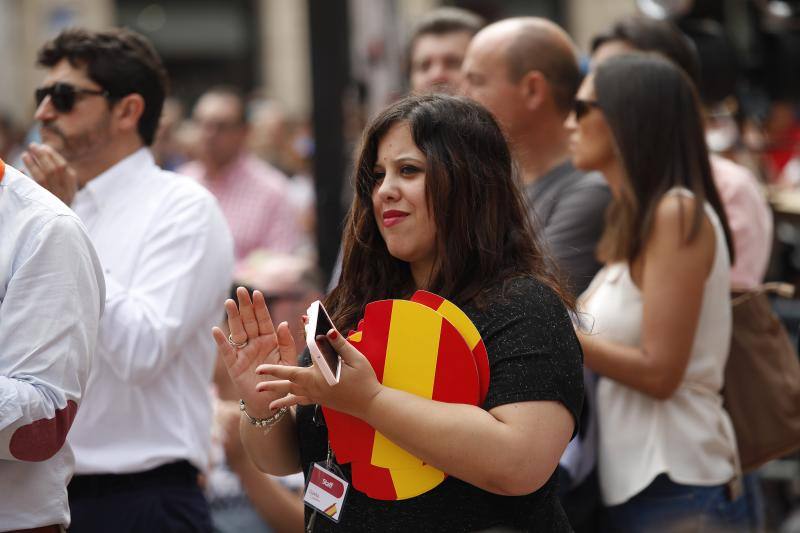 Rivera exhibe «patriotismo» en Málaga para contrarrestar el golpe de efecto de Sánchez
