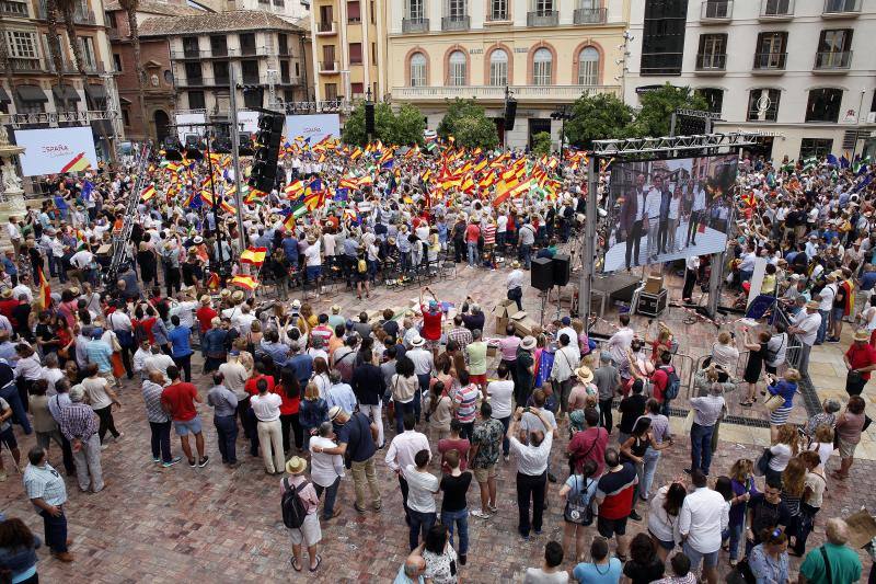 Rivera exhibe «patriotismo» en Málaga para contrarrestar el golpe de efecto de Sánchez