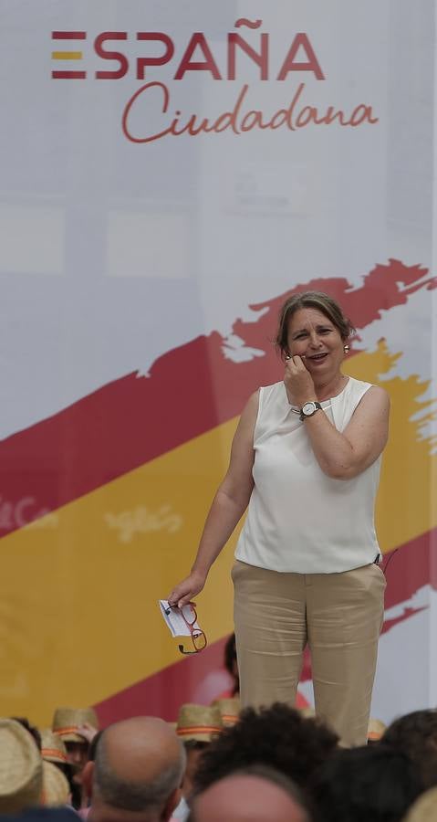 Rivera exhibe «patriotismo» en Málaga para contrarrestar el golpe de efecto de Sánchez