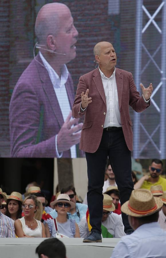 Rivera exhibe «patriotismo» en Málaga para contrarrestar el golpe de efecto de Sánchez