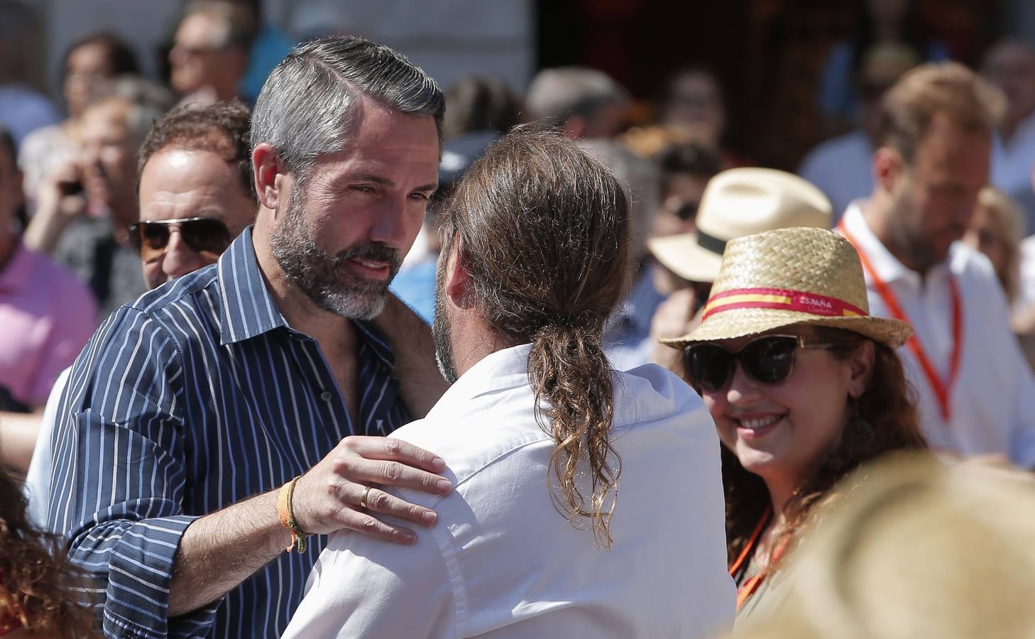 Rivera exhibe «patriotismo» en Málaga para contrarrestar el golpe de efecto de Sánchez