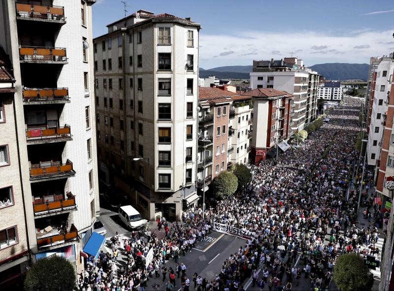 Fotos: Miles de personas protestan en Pamplona contra la sentencia impuesta a los ocho jóvenes por la agresión de Alsasua