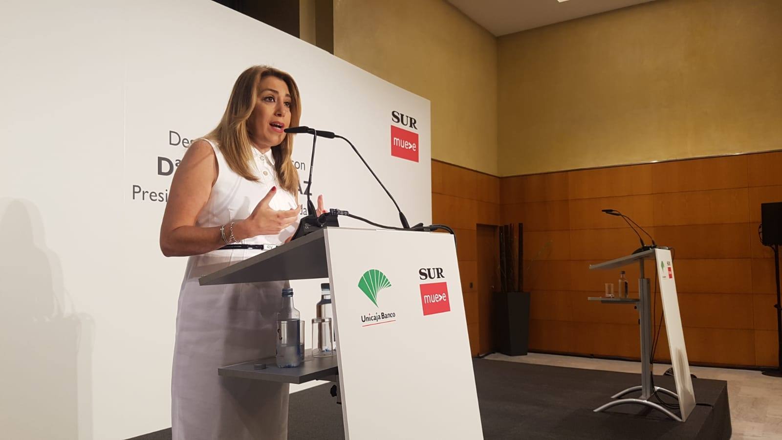 Numerosas personalidades de la sociedad malagueña han asistido al Foro SUR con la presidenta de la Junta de Andalucía, Susana Díez, que se ha desarrollado en el hotel NH de Málaga capital, hoy lunes 18 de junio