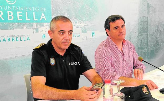 El jefe de la Policía Local, Javier Martín, y el concejal Félix Romero. 