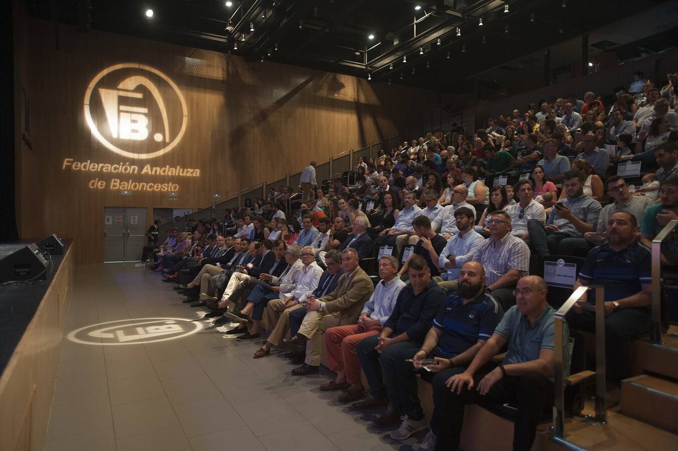 La gran familia del baloncesto se dio cita en la gala de los premios provinciales de la temporada 2017-2018 en la que se reconoció la labor de los disitntos equipos y personalidades que han brillado en este tiempo.