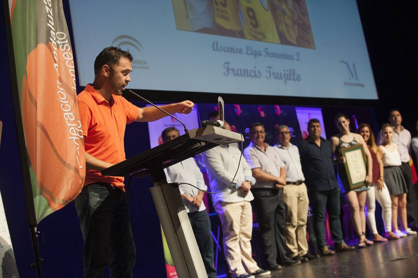 La gran familia del baloncesto se dio cita en la gala de los premios provinciales de la temporada 2017-2018 en la que se reconoció la labor de los disitntos equipos y personalidades que han brillado en este tiempo.