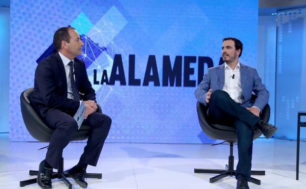 Manuel Castillo y Alberto Garzón, ayer en 'La Alameda'. 