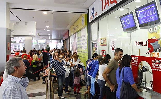 Málaga duplica la caída de espectadores del cine en España