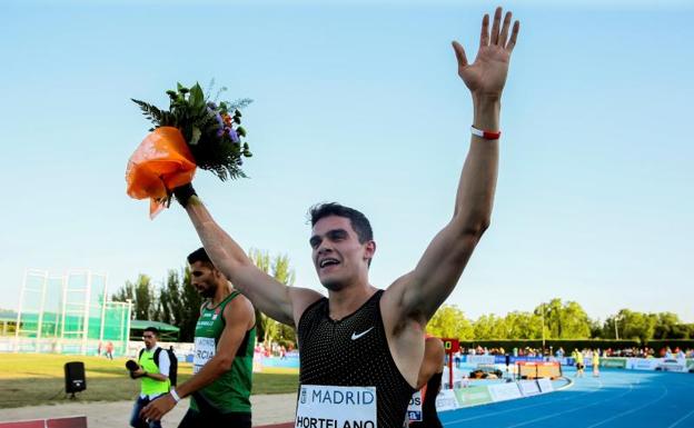 Bruno Hortelano celebrando el récord de España de 400 metros. 