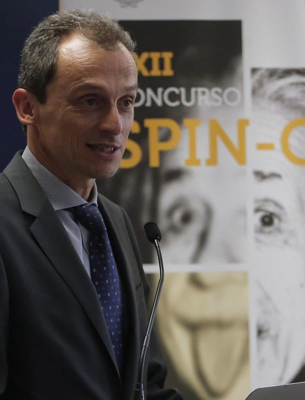 El nuevo ministro de Ciencia, Innovación y Universidades, Pedro Duque, visita la Universidad de Málaga y considera una prioridad la transferencia tecnológica, más ayudas y menos limitaciones a la investigación.