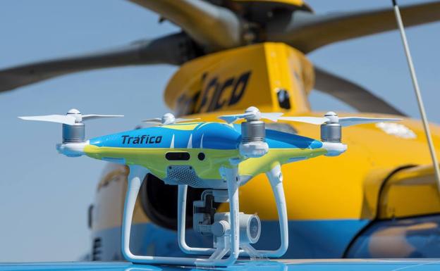 Un dron empleado por la DGT. 