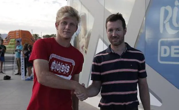 Davidovich, junto aldirector de marketing de Clínicas Rincón Dental, Manuel Rincón Díaz. 